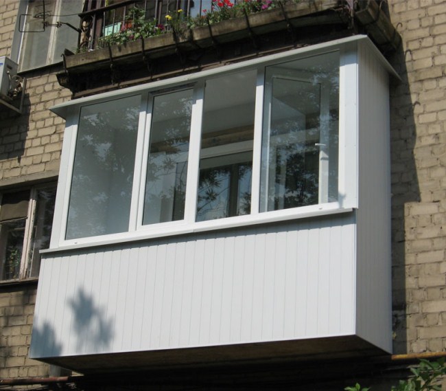 Стоимость остекление балкона с крышей в Хрущевке.